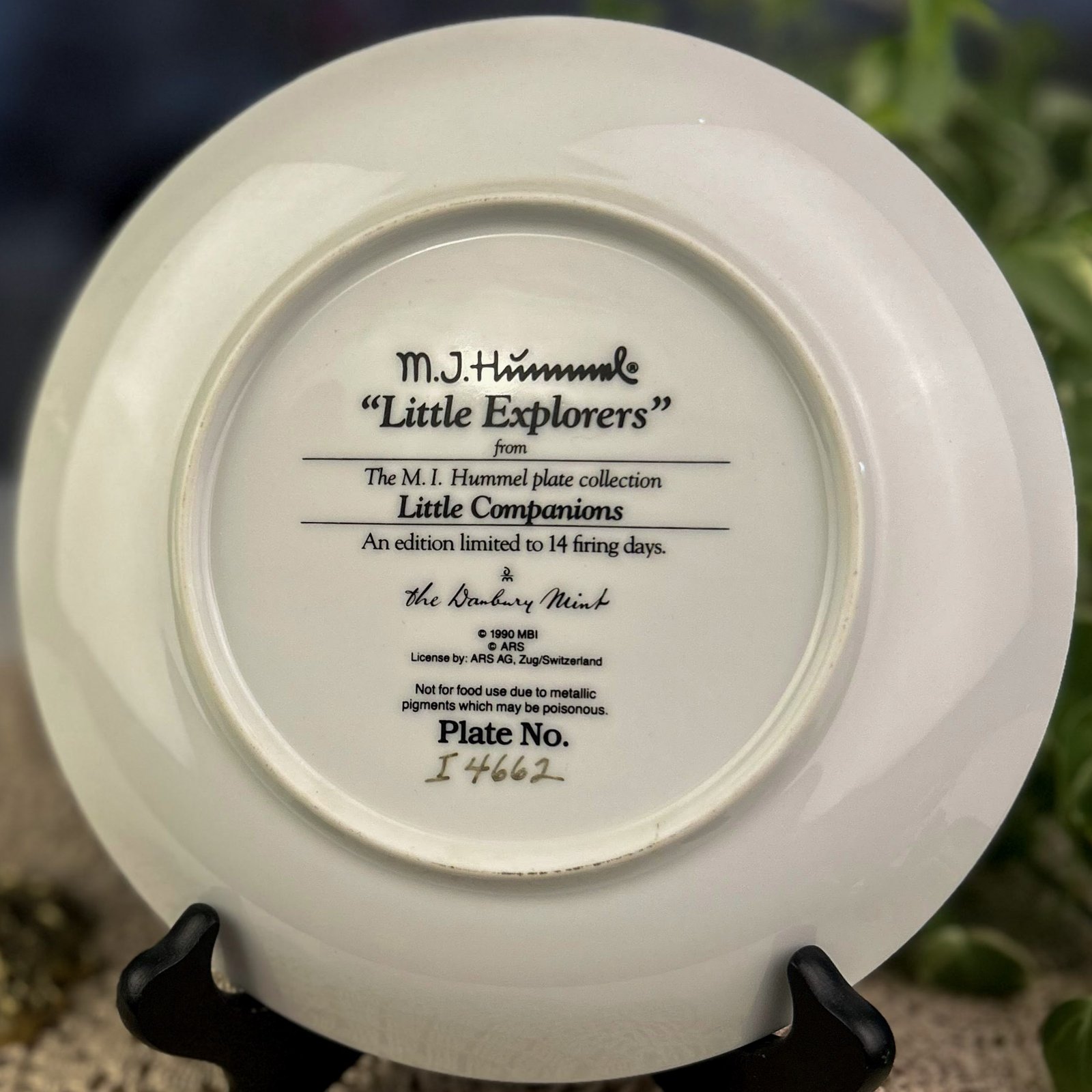 Prato Decorativo M.J. Hummel — Little Explorers - Imagem 2