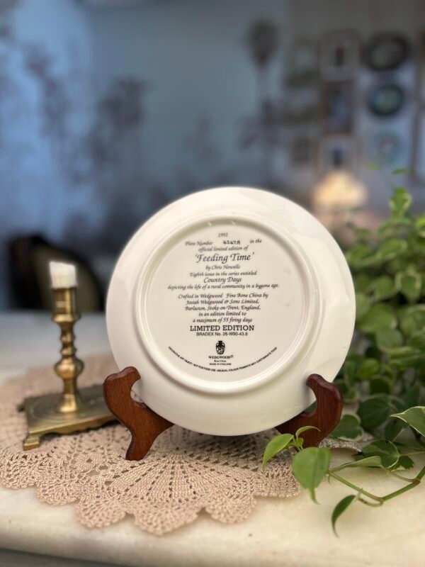 Prato Decorativo Feeding Time – Chris Howells | Wedgwood Fine Bone China - Imagem 2