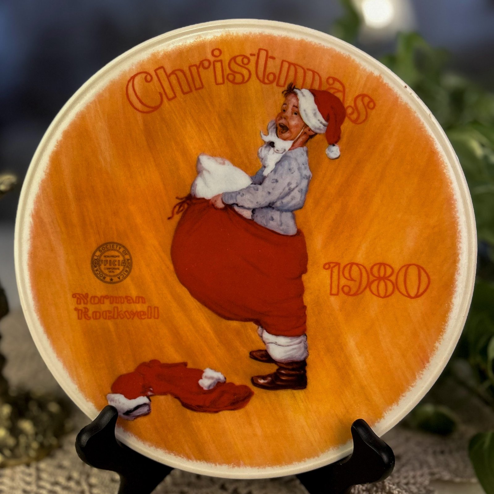 Prato Norman Rockwell Santa Plays Santa – Christmas 1980 - Imagem 3