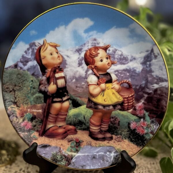 Prato Decorativo M.J. Hummel — Little Explorers - Imagem 3