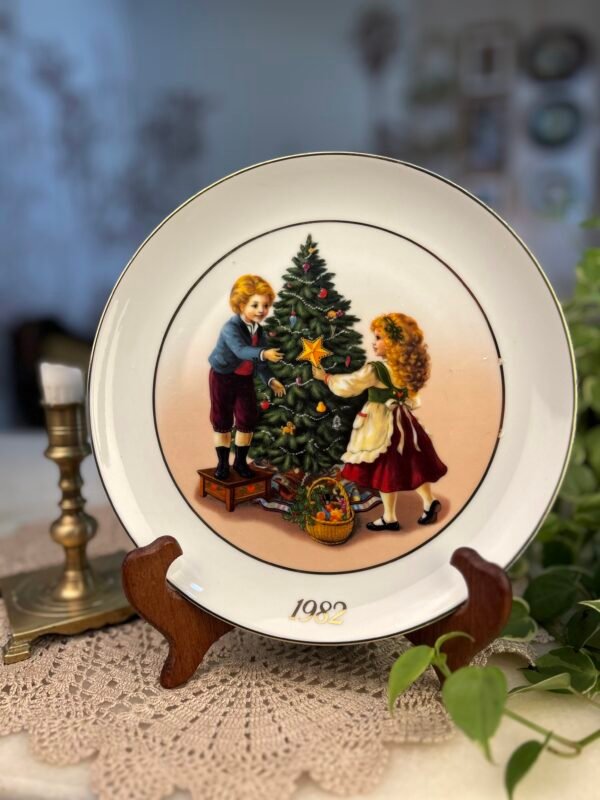 Prato Decorativo Natalino Avon Keeping the Christmas Tradition – Christmas Memories, 1982