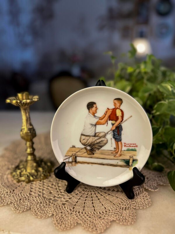 Prato Decorativo Norman Rockwell – Pai e Filho na Pescaria
