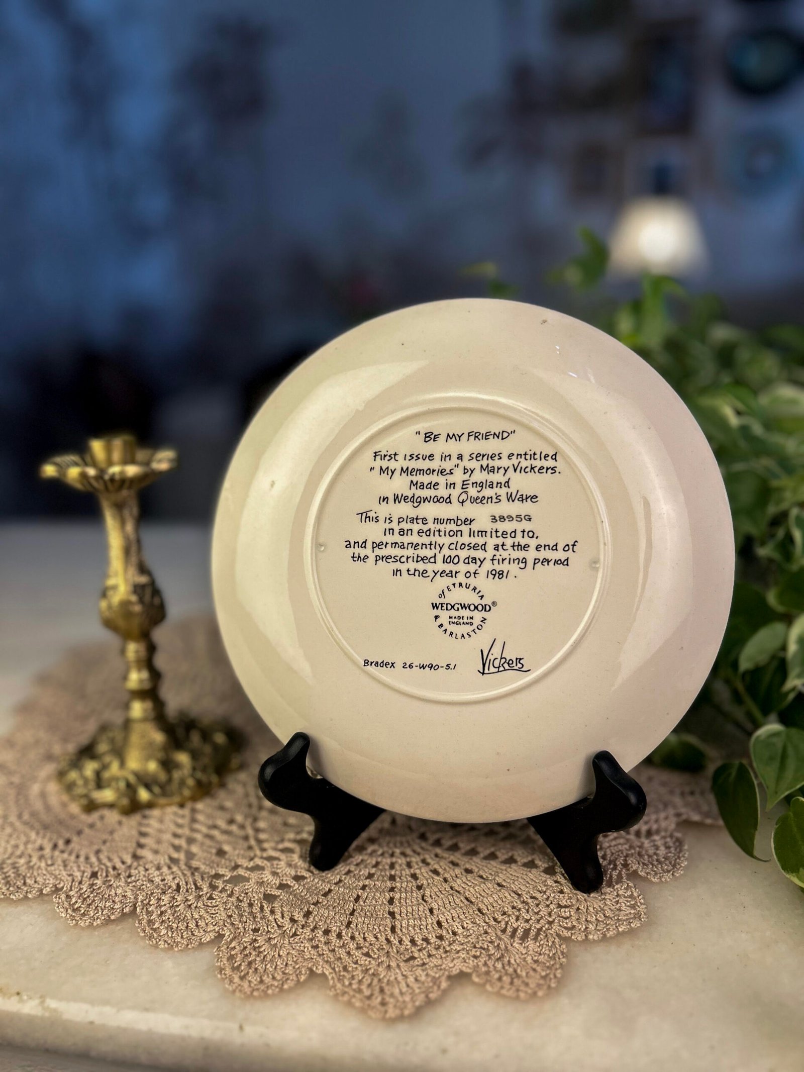 Prato Decorativo Wedgwood Be My Friend – Mary Vickers - Imagem 4