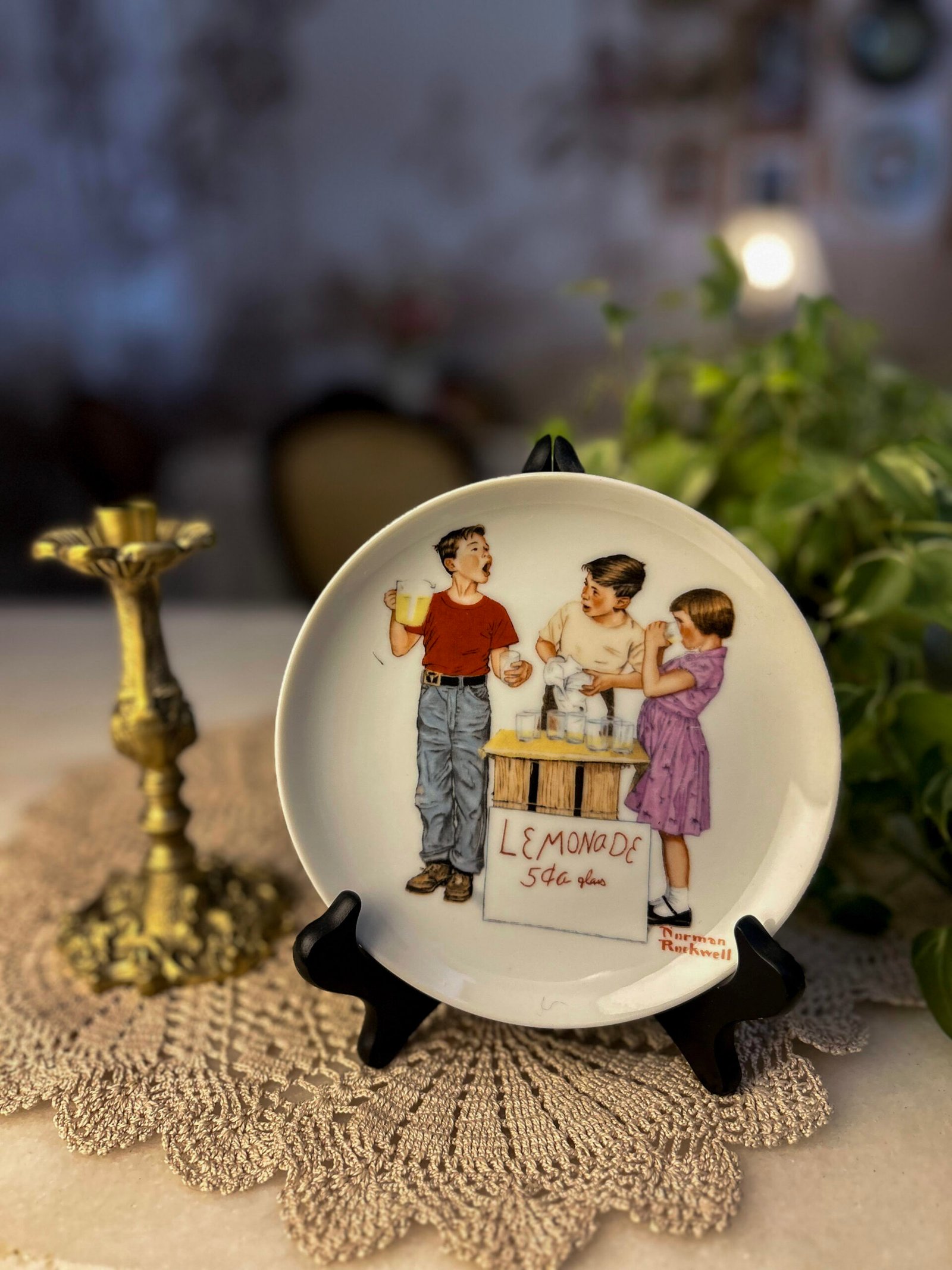 Prato Decorativo Norman Rockwell - Lemonade 5¢ - Imagem 1