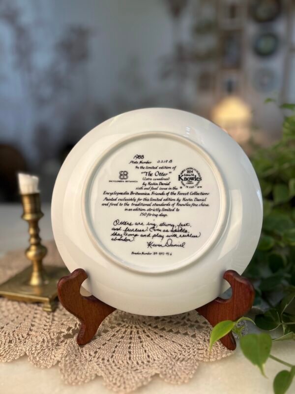 Prato decorativo The Otter – Kevin Daniel 1988 - Imagem 2