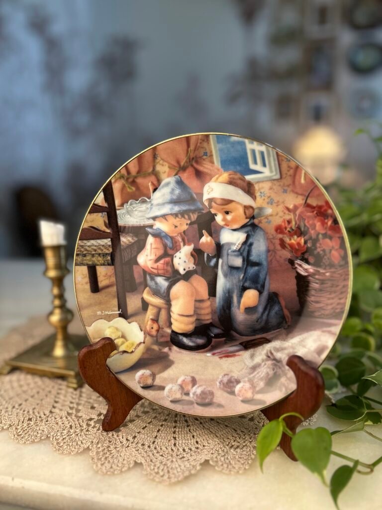 Prato decorativo Hummel Tender Loving Care – Little Companions