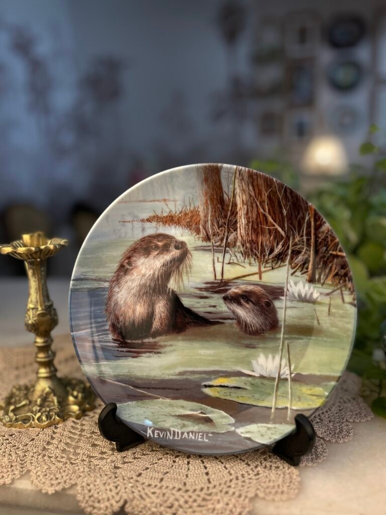 Prato decorativo The Otter – Kevin Daniel 1988
