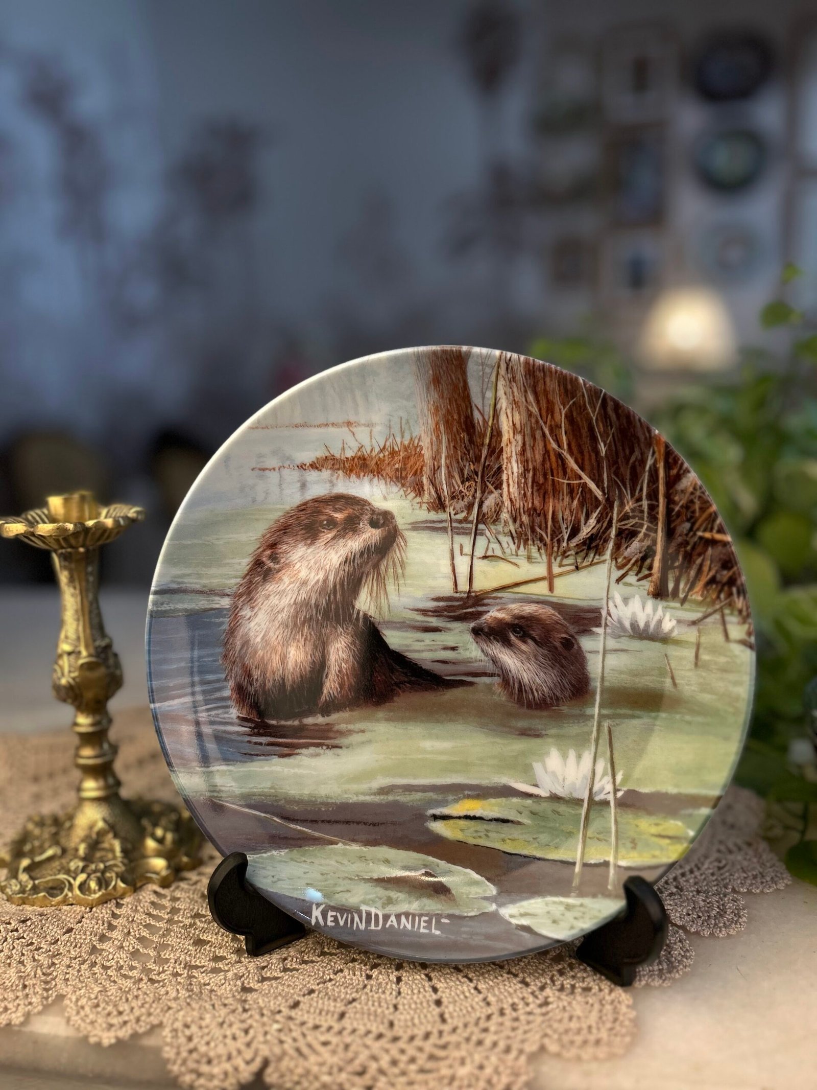 Prato decorativo The Otter – Kevin Daniel 1988 - Imagem 1