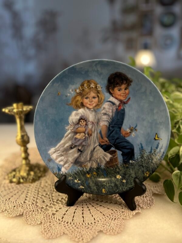 Prato decorativo Jack and Jill – John McClelland 1986 - Imagem 1