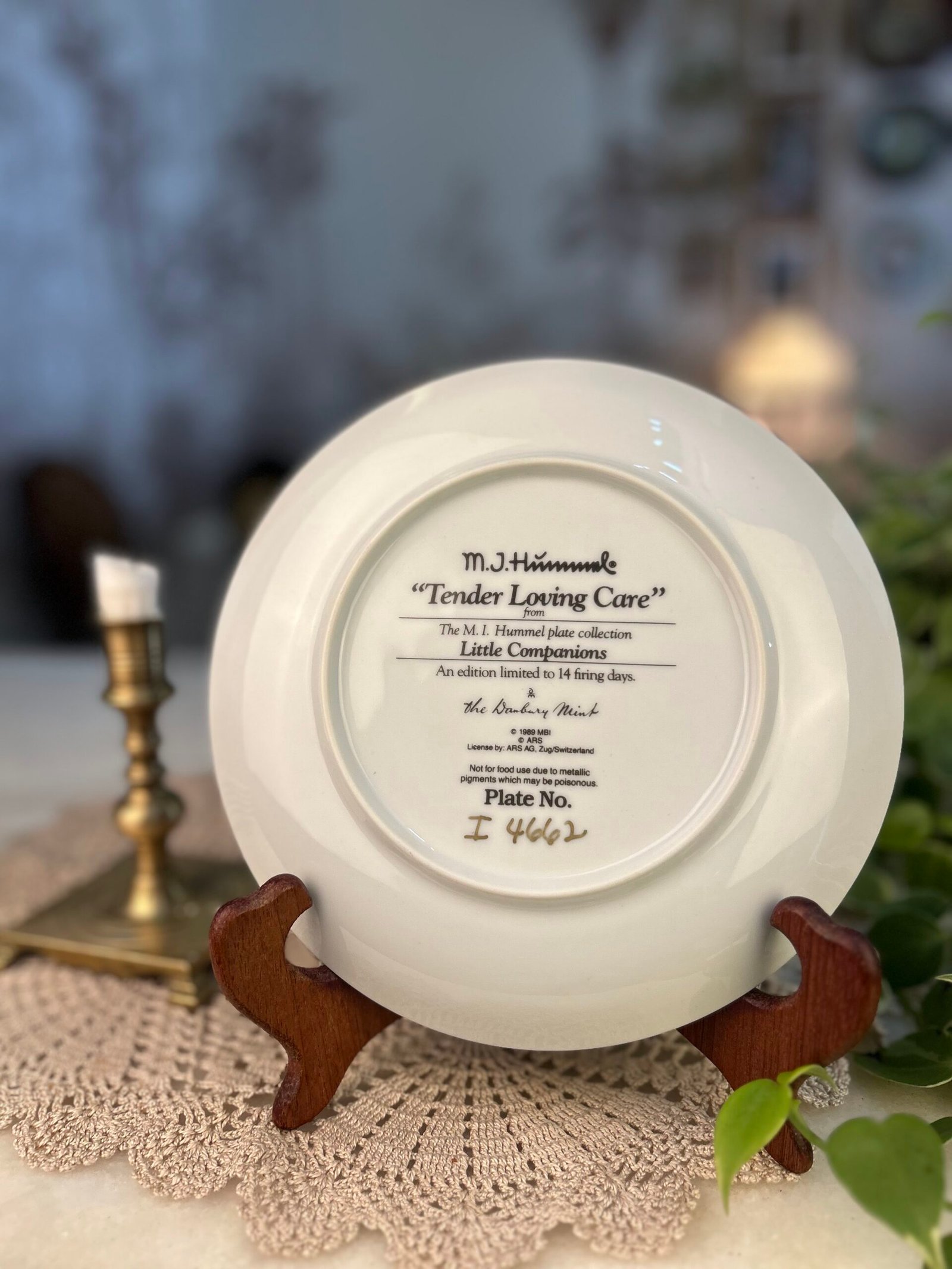 Prato decorativo Hummel Tender Loving Care – Little Companions - Imagem 2