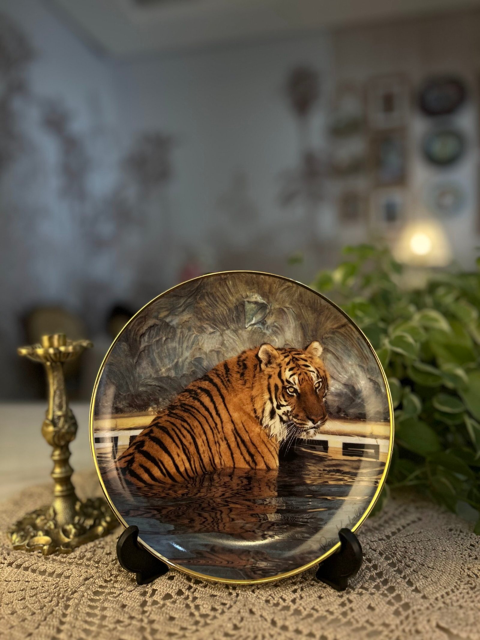 Prato decorativo Majestic Tiger – Ron Kimball - Imagem 1