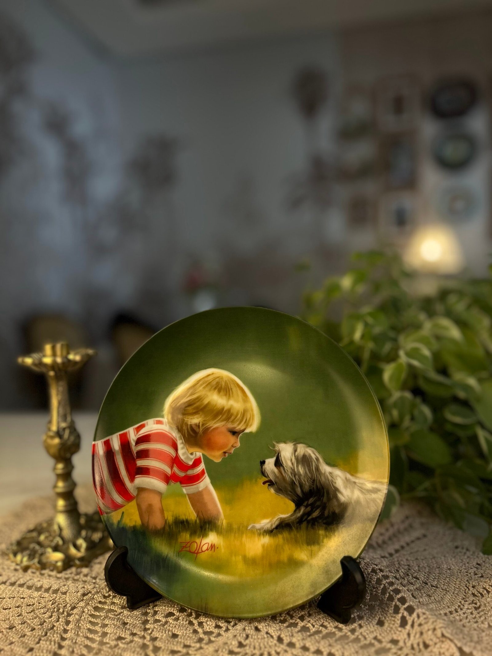 Prato decorativo Making Friends – Donald Zolan - Imagem 1