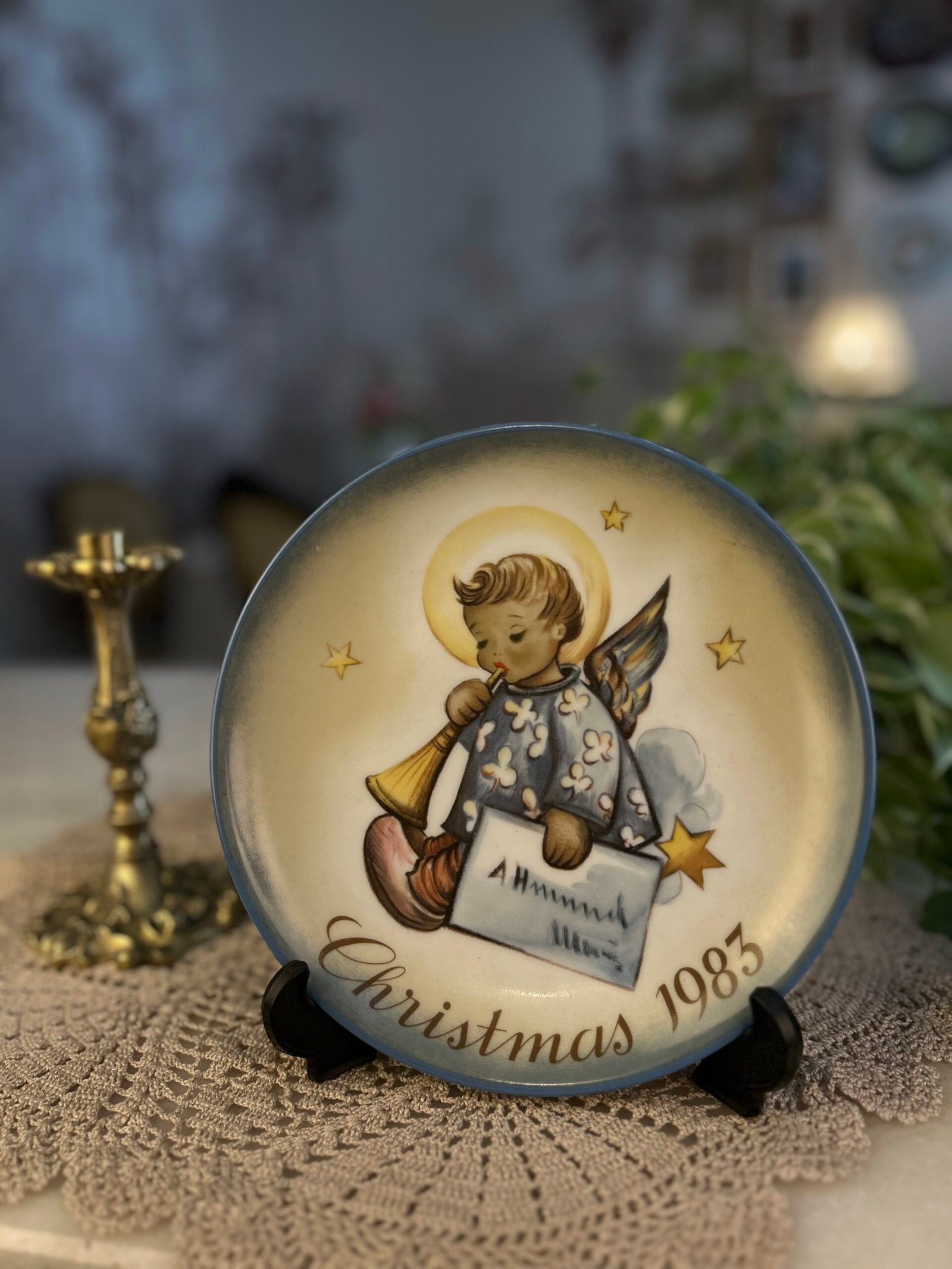 Prato decorativo Angelic Messenger – Berta Hummel – Natal 1983 - Imagem 1