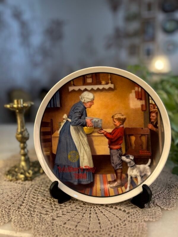Prato decorativo The Pantry Raid – Norman Rockwell - Imagem 1