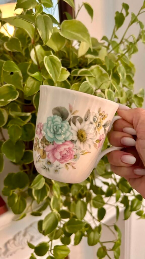 Caneca Vintage Inglesa Sadler Wellington em Fine Bone China Floral