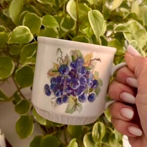 Caneca vintage alemã Ilmenau com estampa de uvas