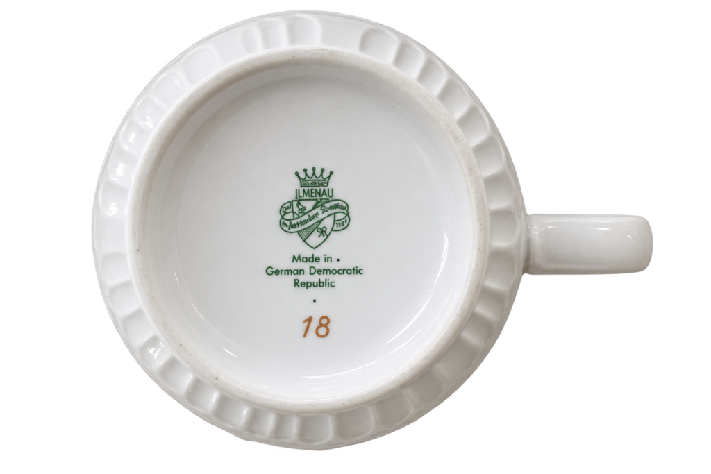 Caneca vintage alemã Ilmenau com estampa de uvas