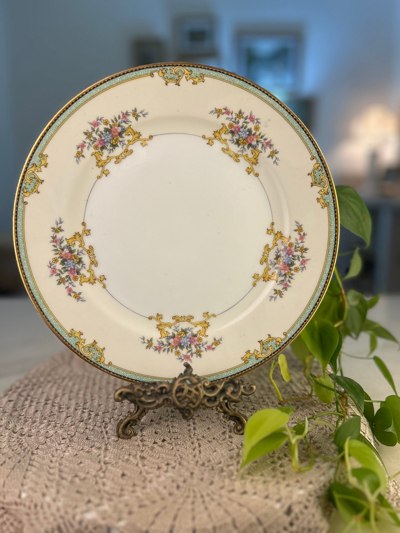 Prato Noritake japonês floral com detalhes dourados - Imagem 1