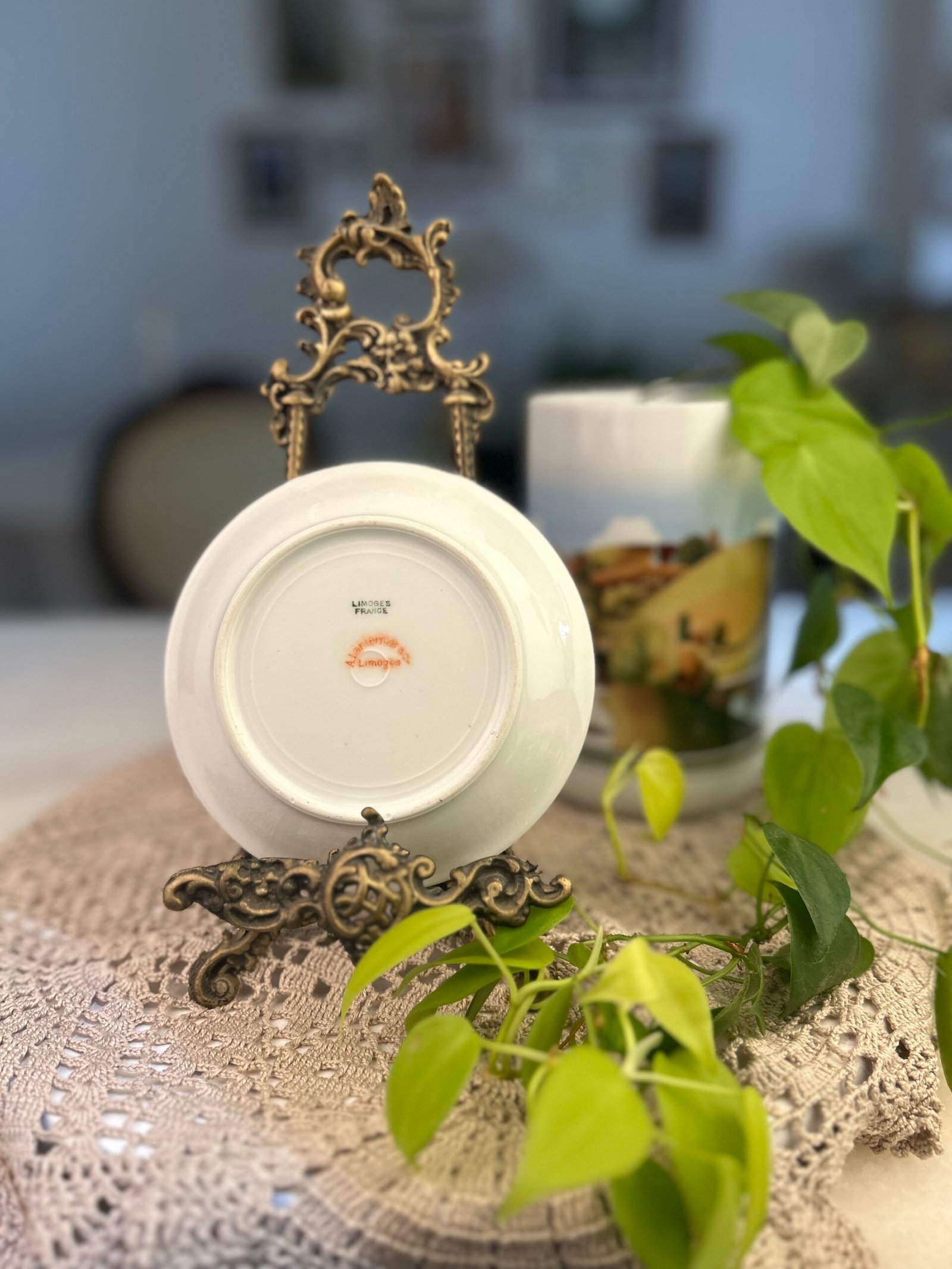 Prato pequeno Limoges França com rosas e borda dourada - Imagem 2
