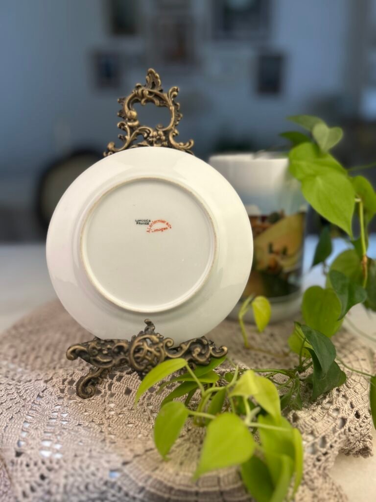 Prato pequeno Limoges França com rosas e borda dourada