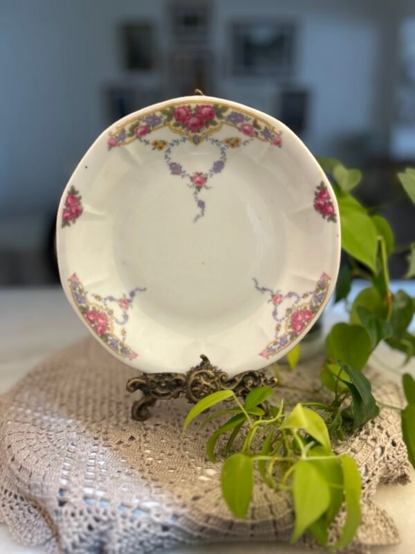 Prato fundo Victoria China Czechoslovakia floral - Imagem 1