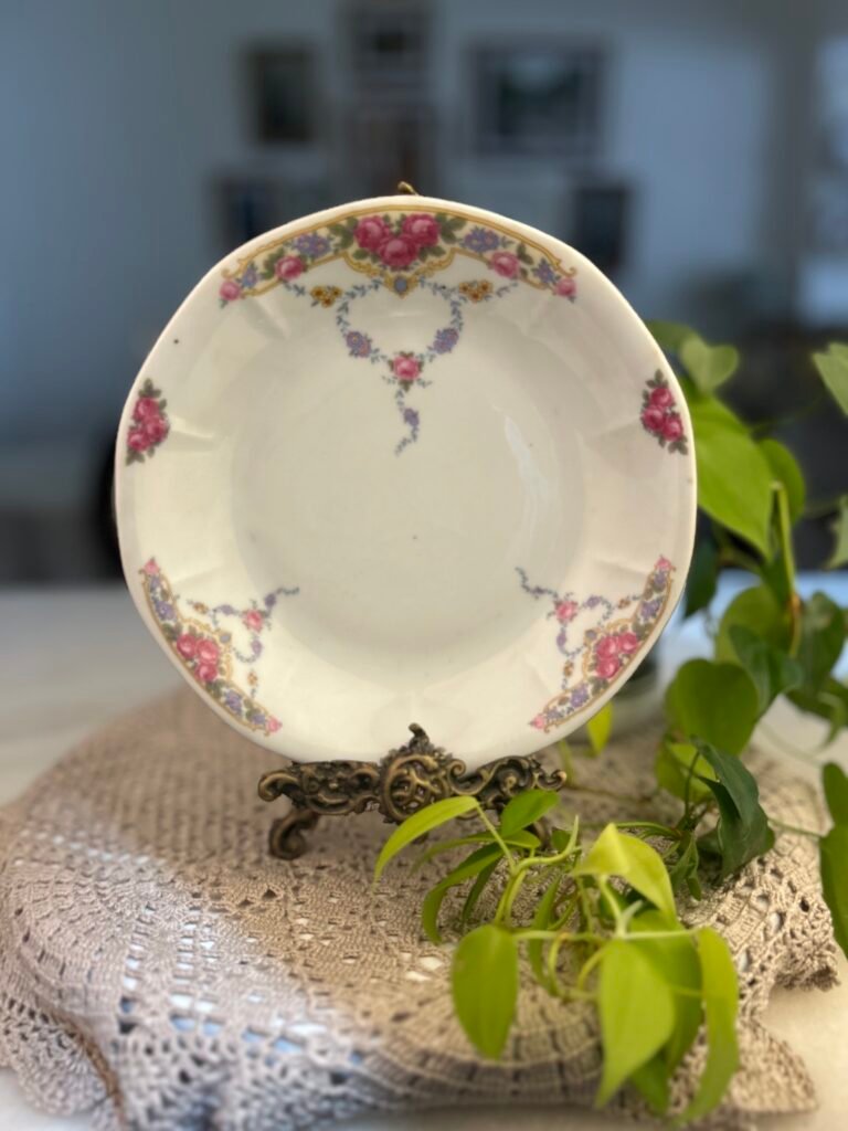 Prato fundo Victoria China Czechoslovakia floral