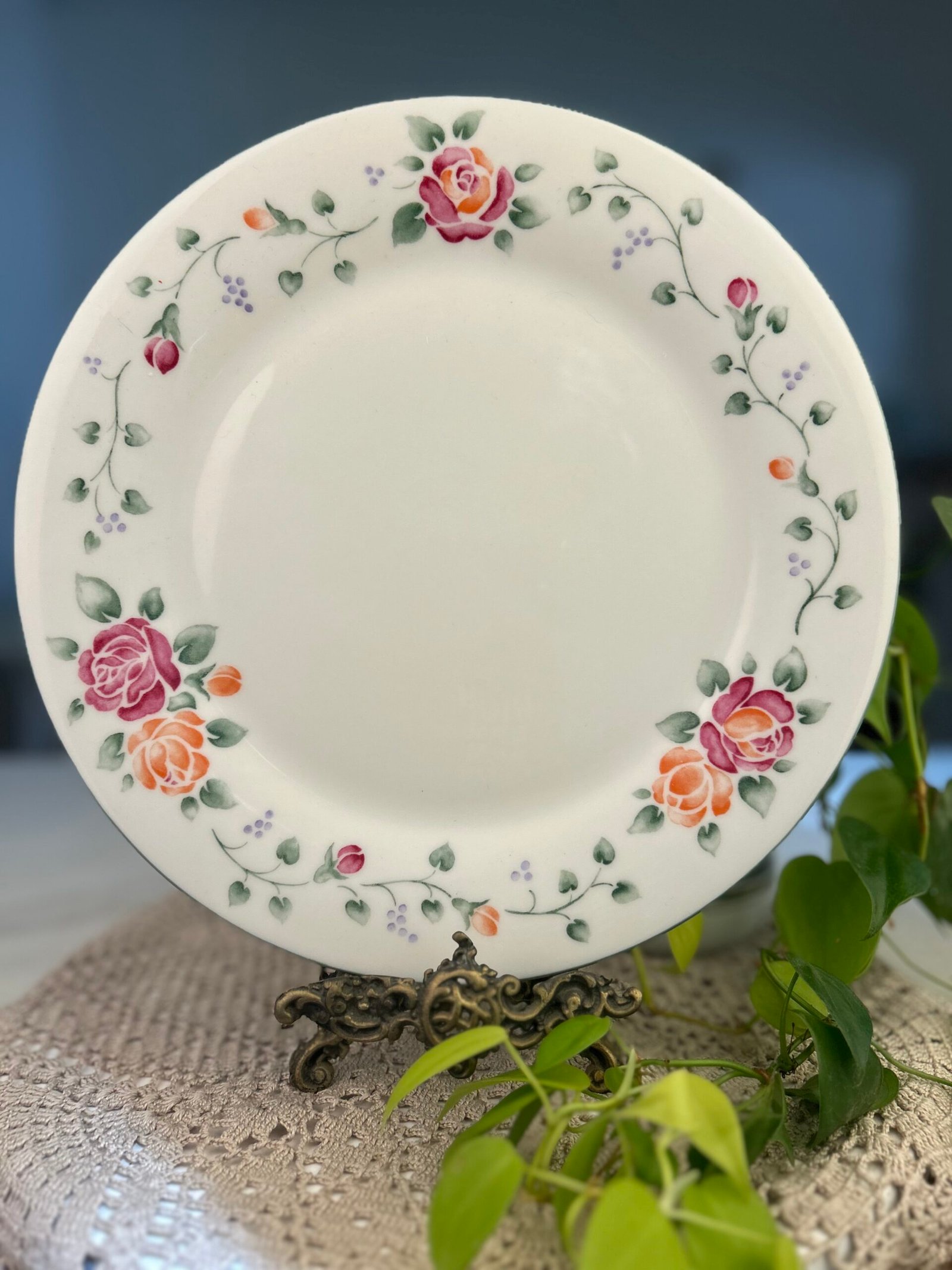 Prato raso Royal Doulton Expressions Angelina – English China - Imagem 1