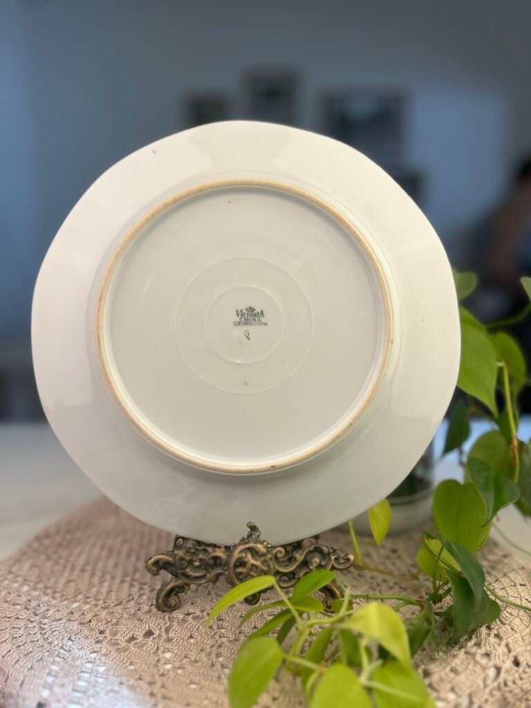 Prato fundo Victoria China Czechoslovakia floral com rosas
