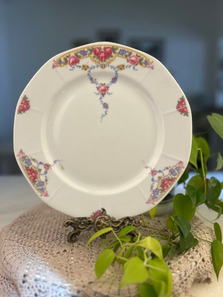Prato fundo Victoria China Czechoslovakia floral com rosas