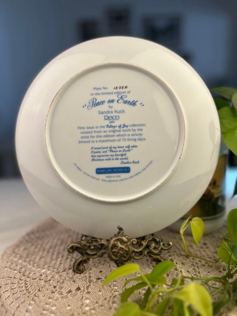 Prato decorativo Peace on Earth – Sandra Kuck – Edição Limitada
