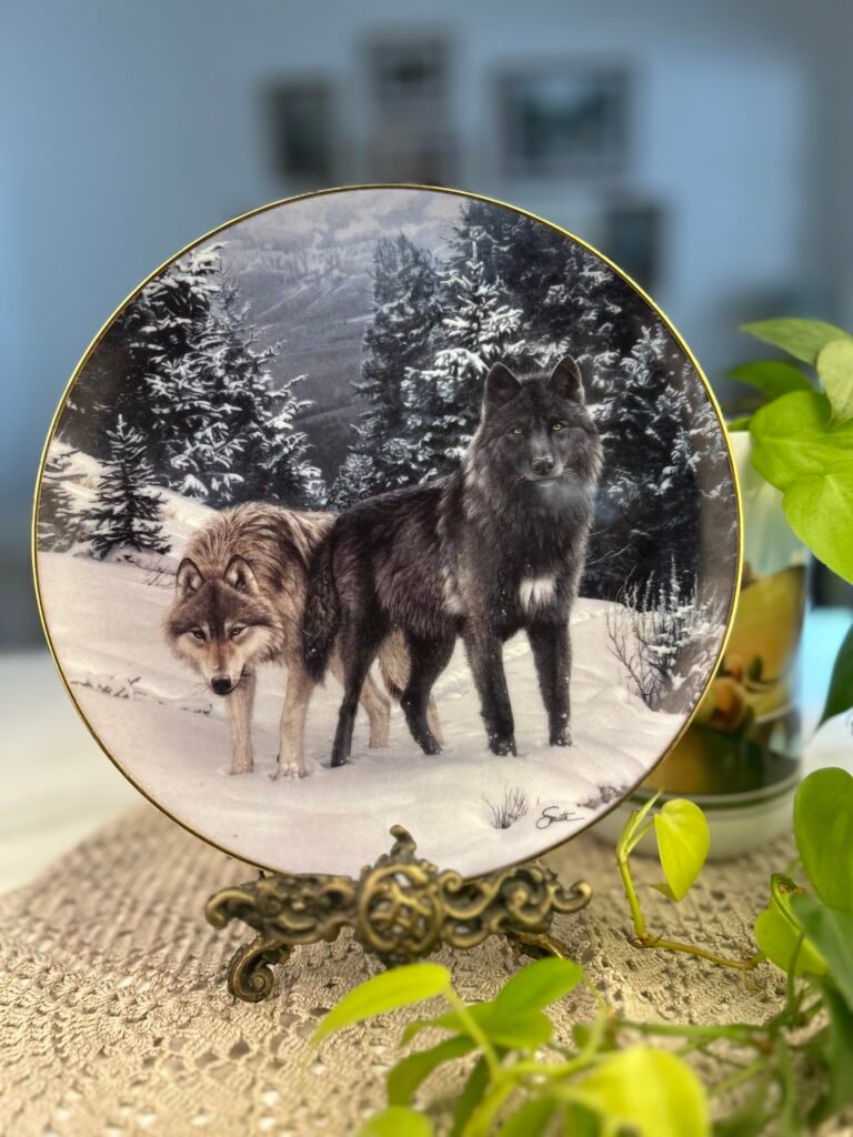 Prato decorativo High Ridge – Daniel Smith – Winter Guardians