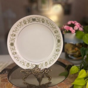 Prato Fundo Towne House Green Dale com flores verdes