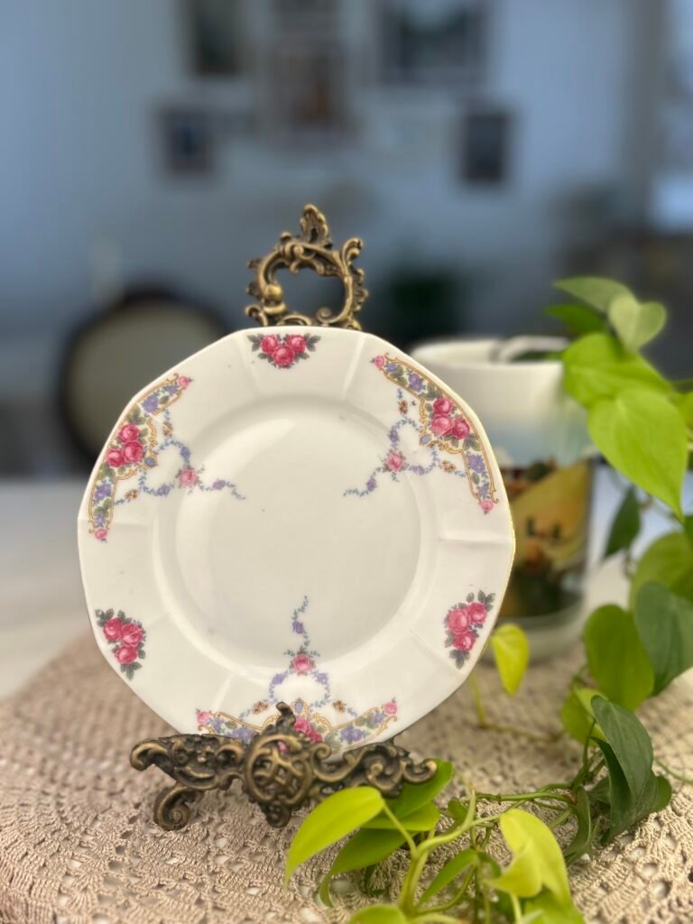 Prato Victoria China Czechoslovakia Floral com Rosas