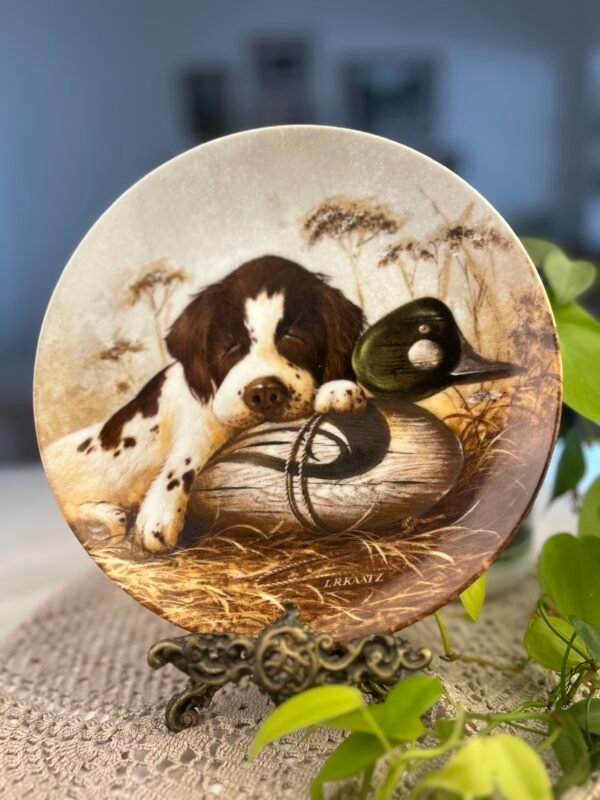 Prato decorativo Knowles Dog Tired – The Springer Spaniel, 1987 - Imagem 1