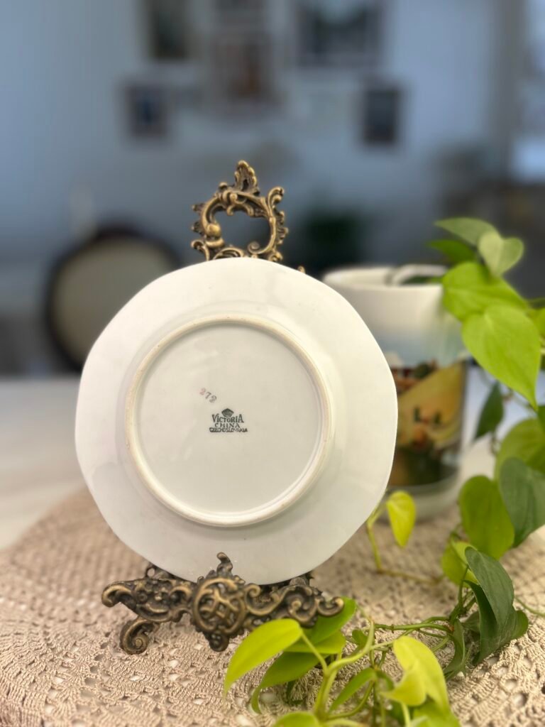 Prato Victoria China Czechoslovakia com Rosas Amarelas