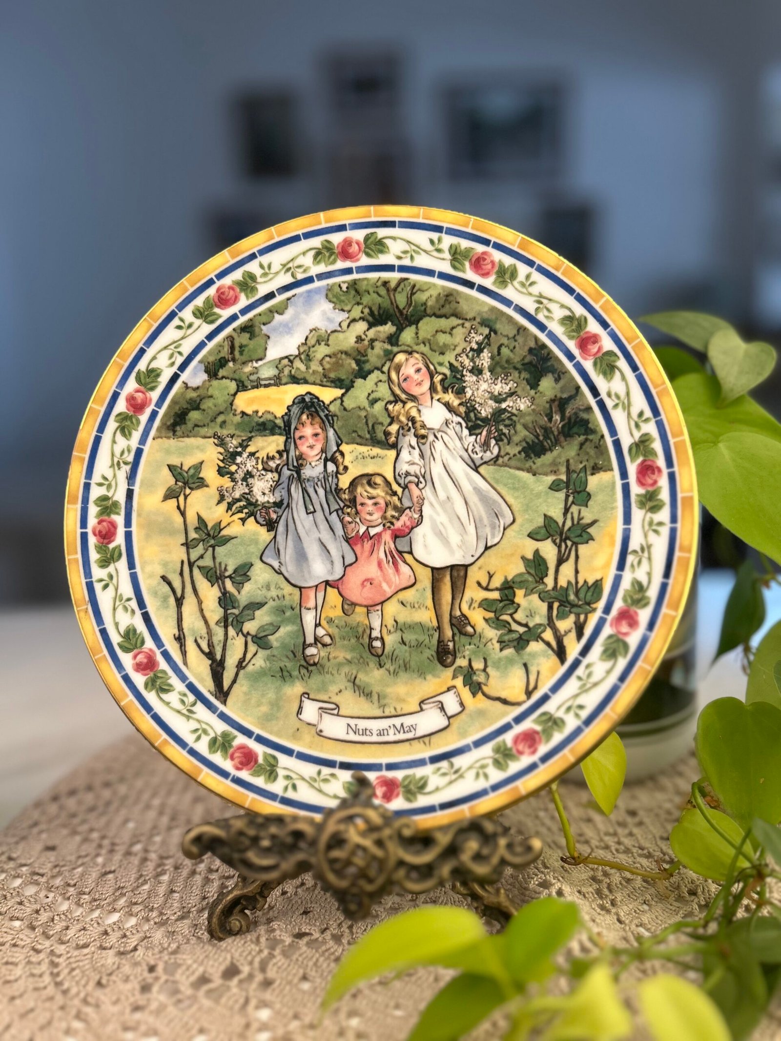 Prato decorativo Royal Doulton Nursery Rhymes Nuts an’ May – 1986 - Imagem 1