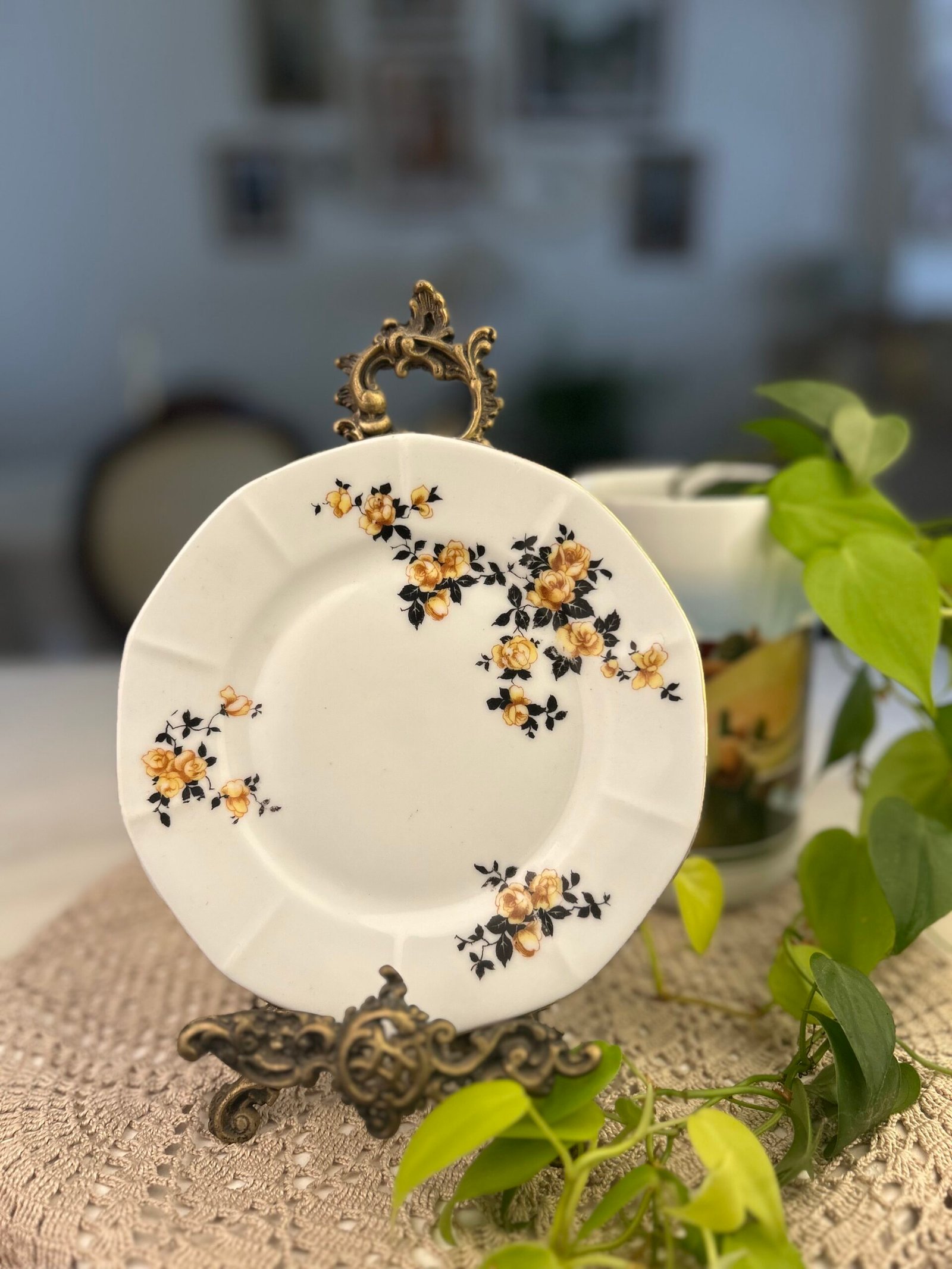 Prato Victoria China Czechoslovakia com Rosas Amarelas - Imagem 1