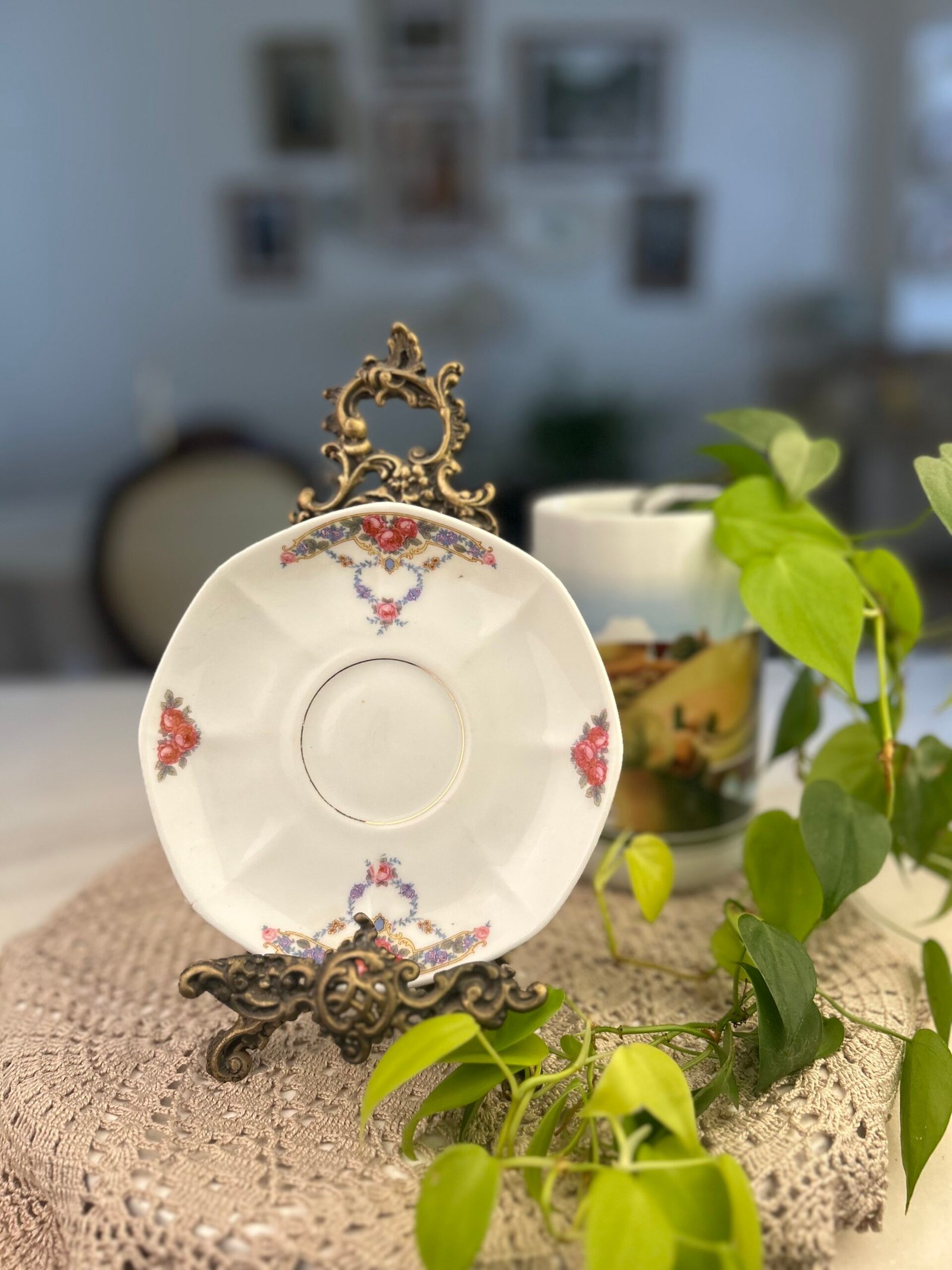 Prato Victoria China Czechoslovakia com Rosas e Guirlandas - Imagem 1