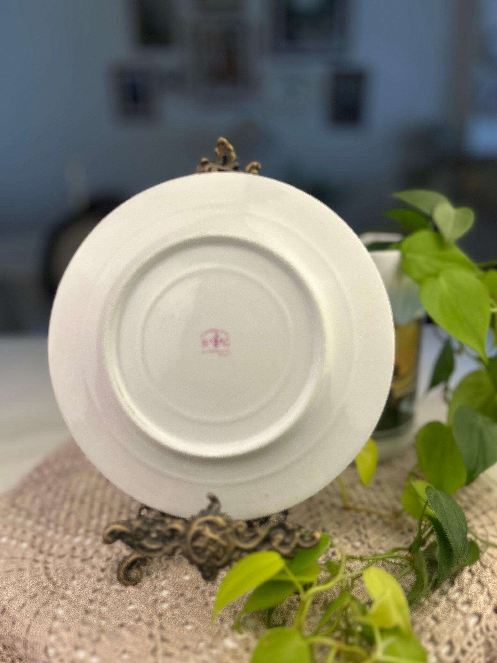 Prato Vintage Floral com Violetas e Borda Dourada - Imagem 2