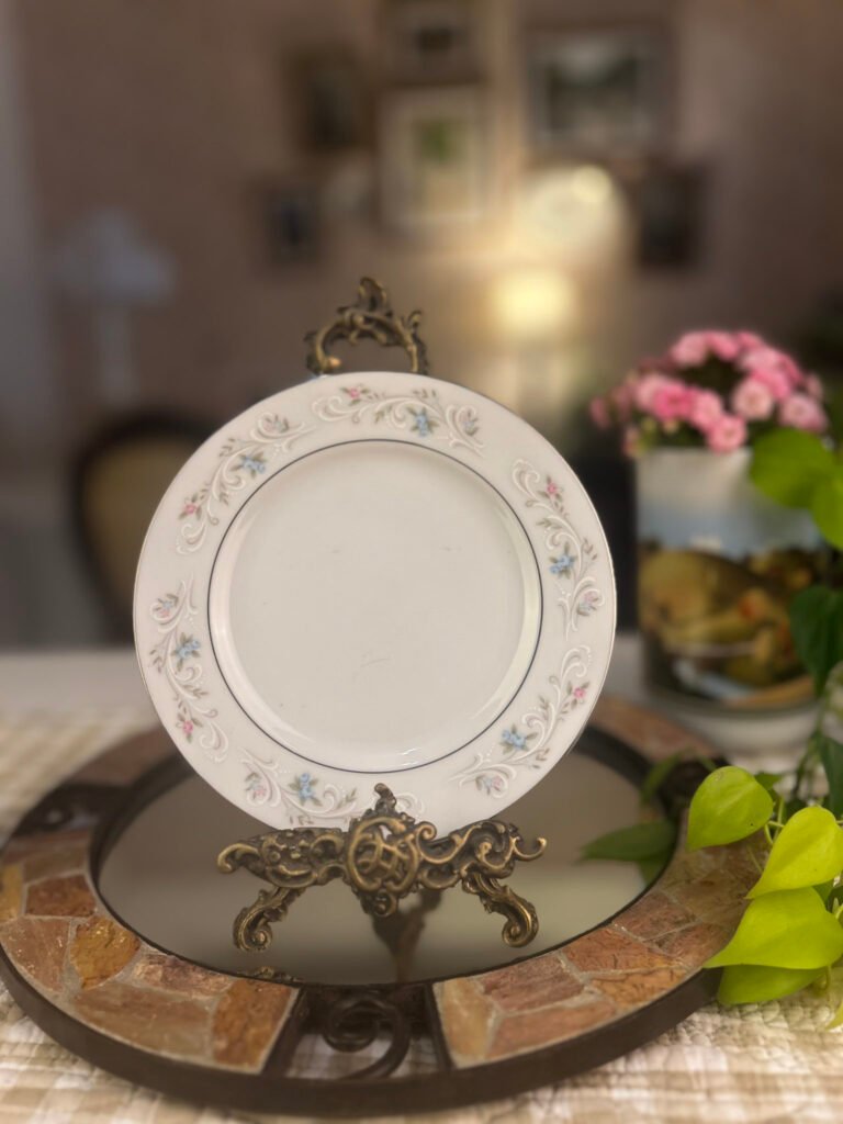 Prato de sobremesa japonês Clarice Deluxe com flores delicadas