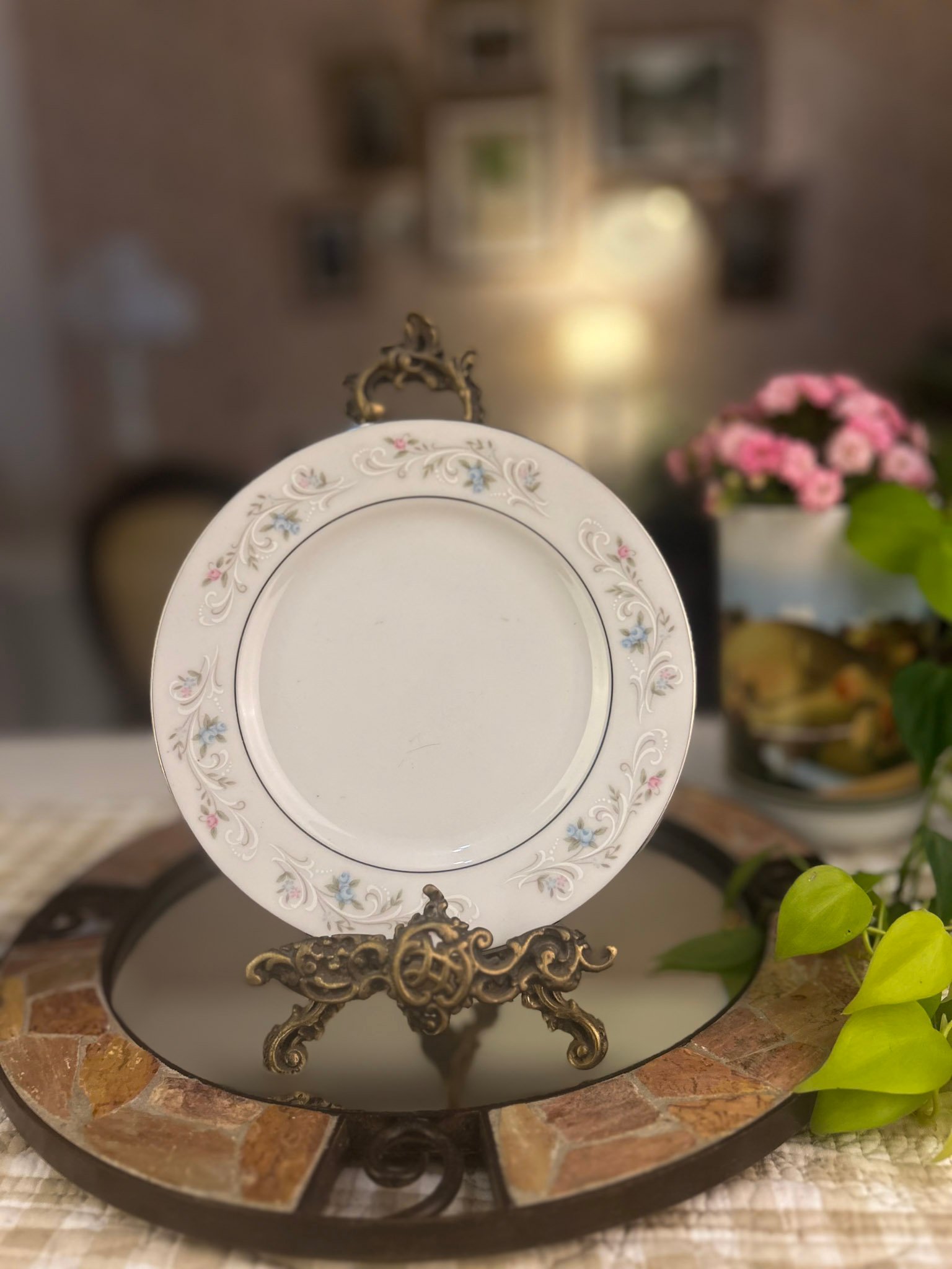 Prato de sobremesa japonês Clarice Deluxe com flores delicadas - Imagem 1