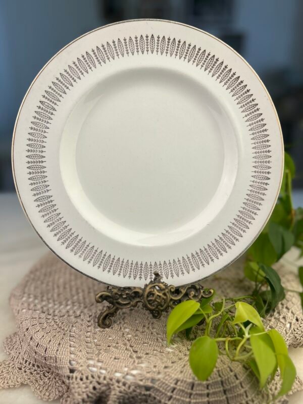 Prato Inglês Royal Kingston Traditional Dinnerware com Folhagem Marrom - Imagem 1