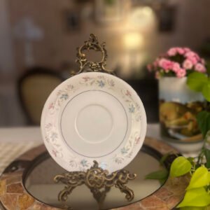 Pires japonês Clarice Deluxe com flores azuis e rosas