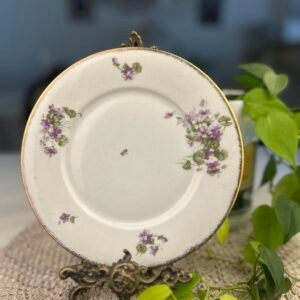 Prato Vintage Floral com Violetas e Borda Dourada