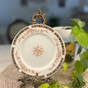 Prato Vintage Dynasty Victoria Japan com Detalhes Florais