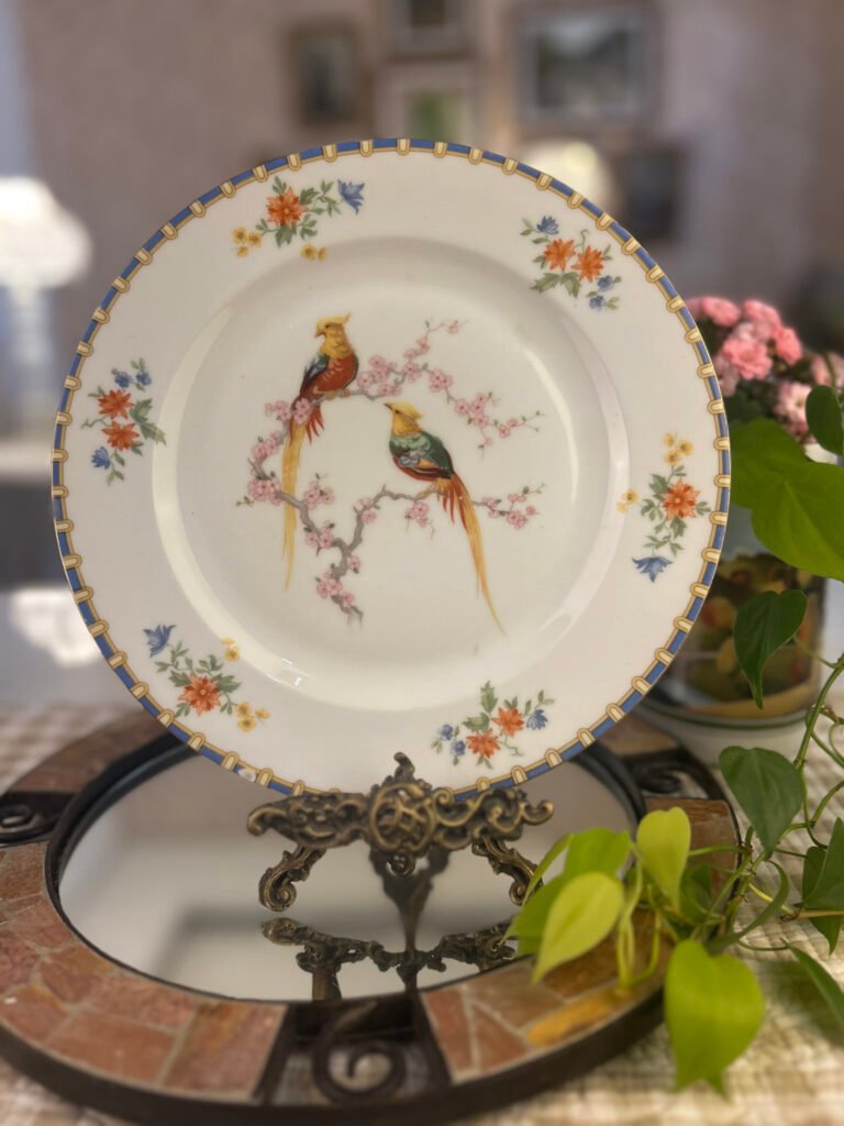 Prato vintage com pássaros e flores orientais