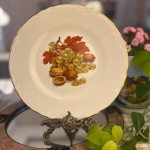 Prato vintage com uvas e nozes