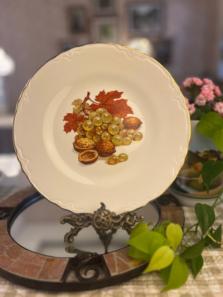 Prato vintage com uvas e nozes