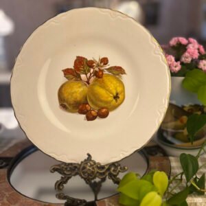 Prato vintage com marmelos e avelãs