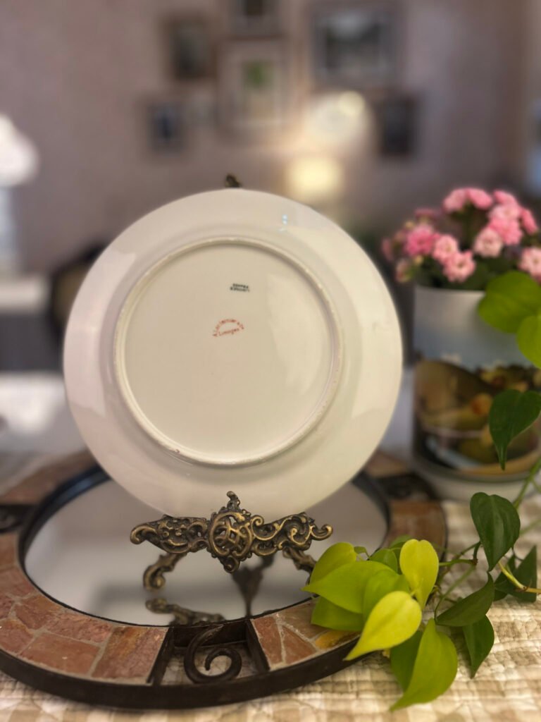 Prato vintage Limoges com rosas e ornamentos dourados